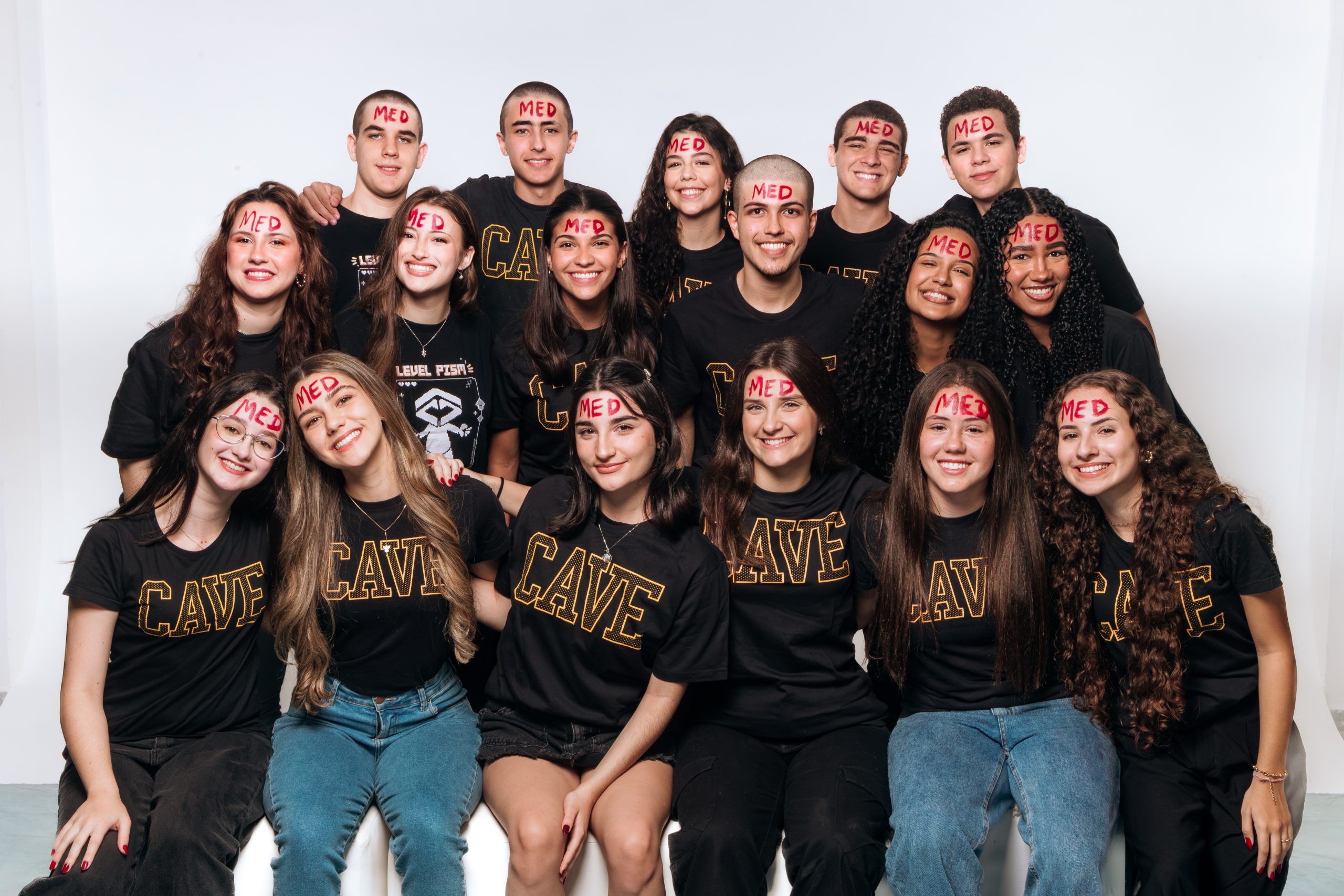 Colégio CAVE conquista 25 aprovações em Medicina em universidades federais  e celebra 1º lugar geral no PISM/UFJF